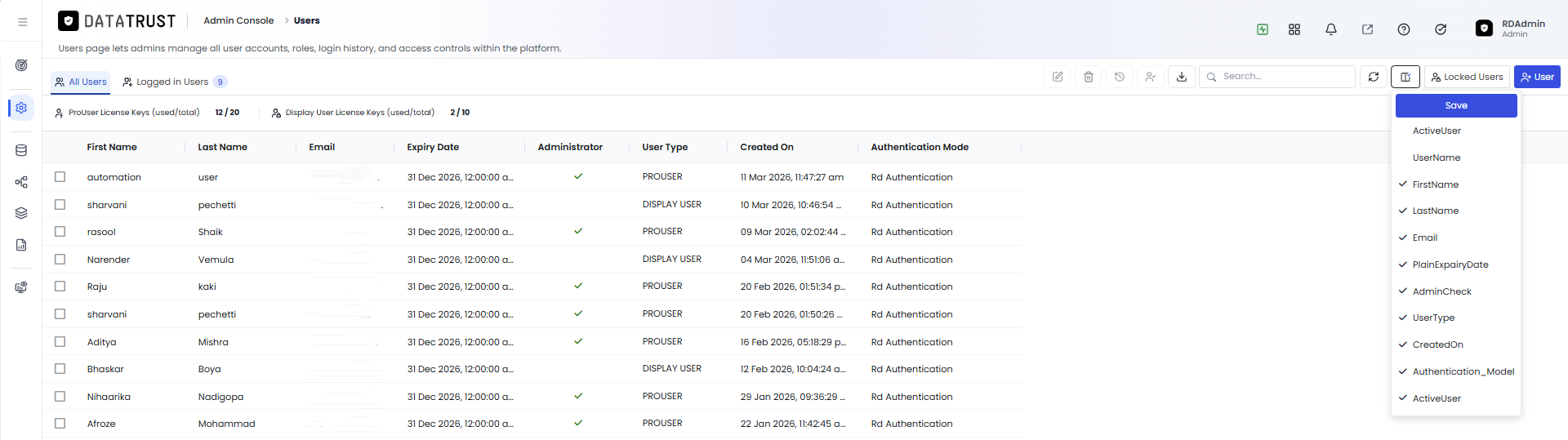 Logged-In Users page — selecting or deselecting columns from the Table Fields panel